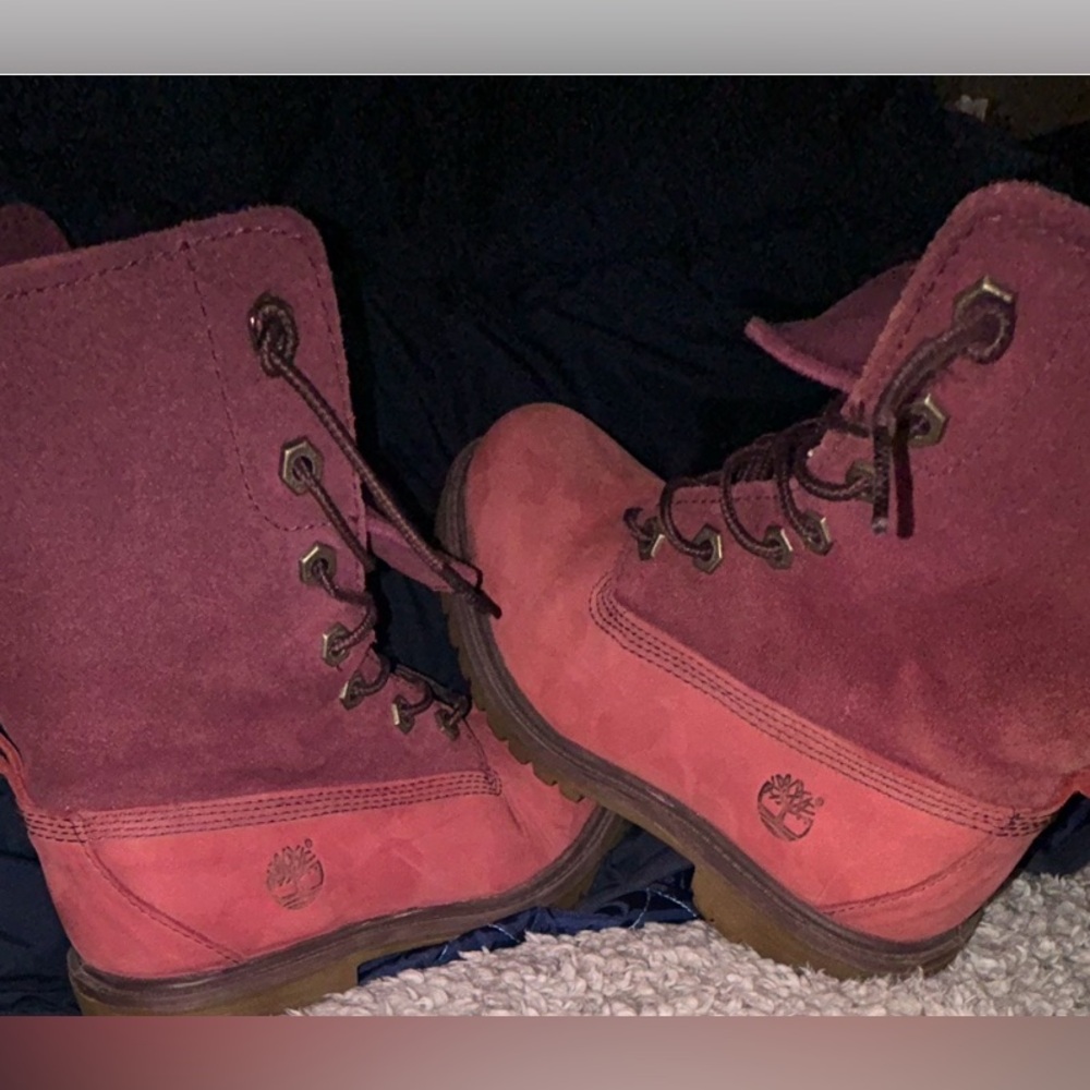 Women’s timbs size 6 pinkish purple color.
